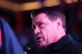 Tony Cottee speaks to fans ahead of Wales versus England at the 2022 World Cup.