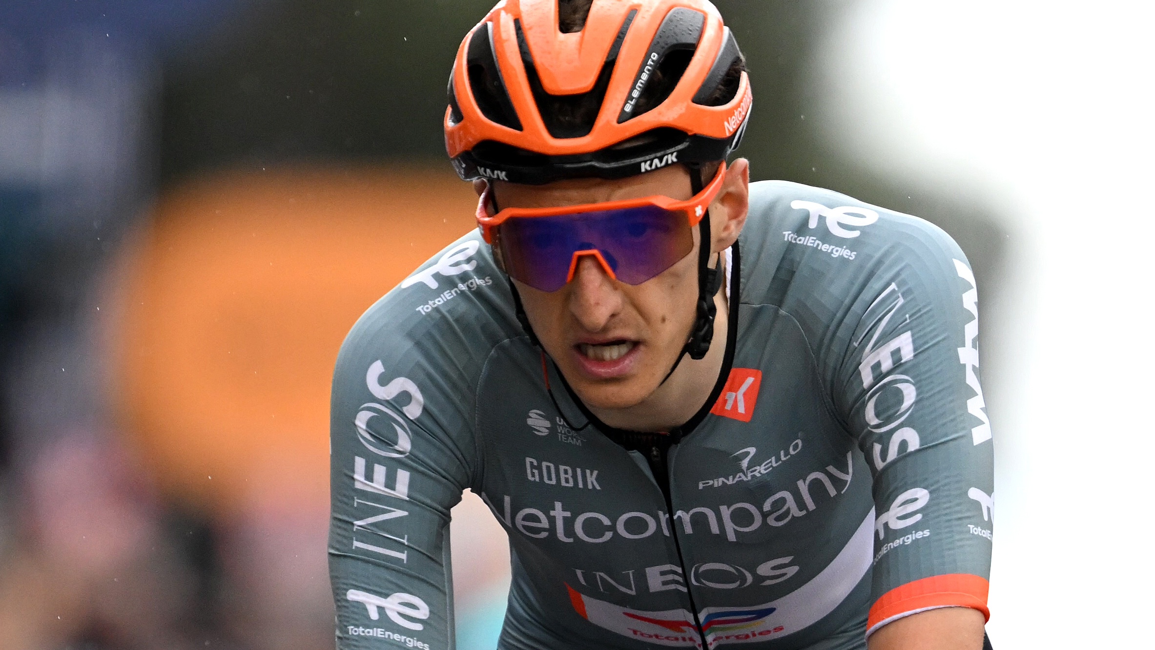 Close shot of Ben Turner grimacing during a stage of the giro d'Italia