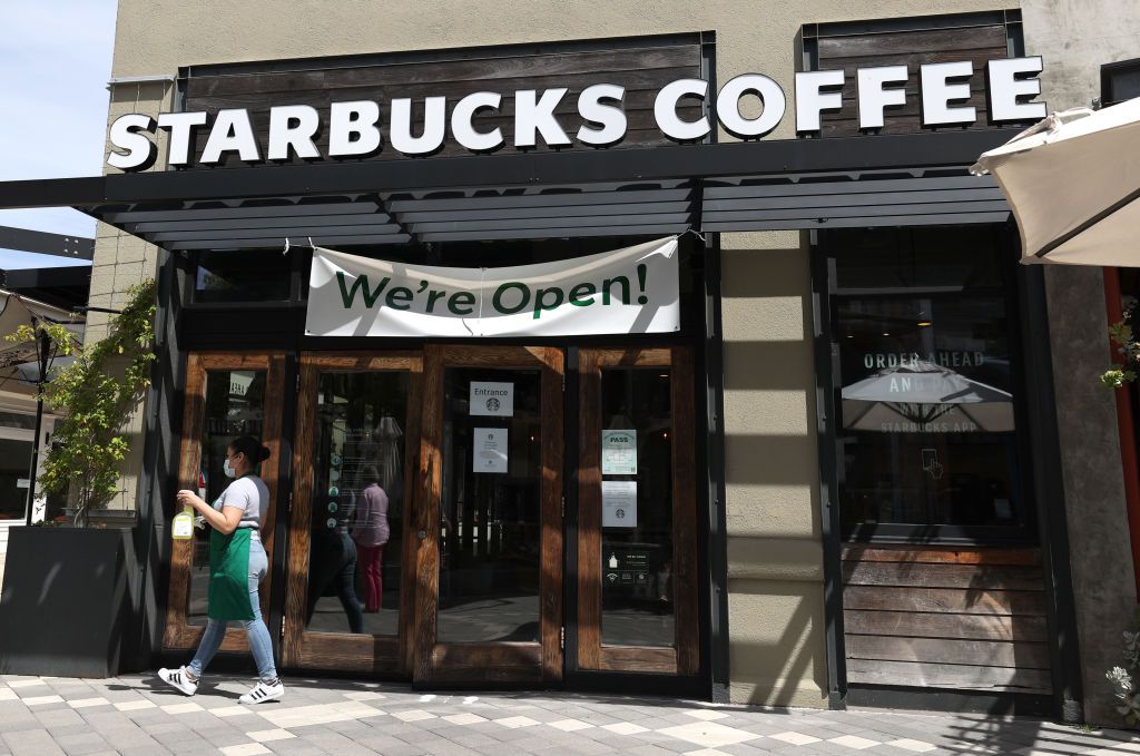Starbucks To Close 400 Stores Expand Pickup Only Locations The Week 2244