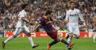 2011年4月27日，在西班牙马德里伯纳乌球场举行的欧冠半决赛首回合皇马对阵巴萨的比赛中，巴塞罗那的莱昂内尔·梅西打进了他的第二个进球。