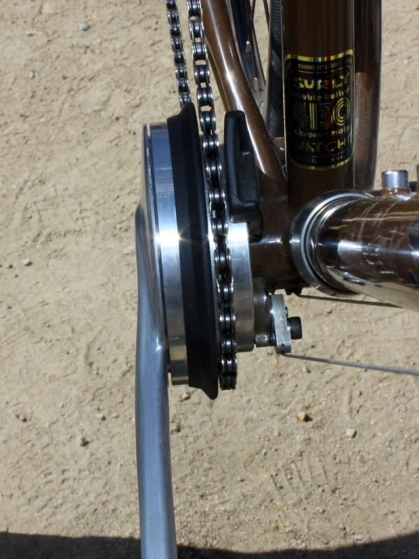The bottom bracket bearing is aligned right underneath the pawls and sun gears for better load distribution.
