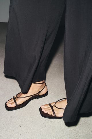 skBCabF6J4s9FBjnkZVuk7-320-80 التسوق الصيفي 2025: أفضل العناصر من Nordstrom و Zara و Revolve و J.Crew