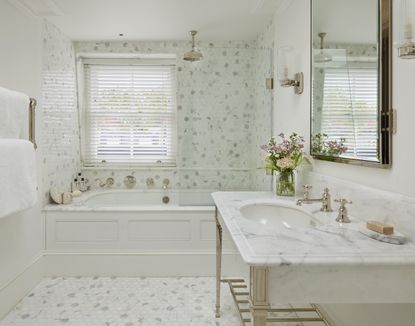 White Bathroom Tile Ideas 10, White Tiled Bathrooms Images
