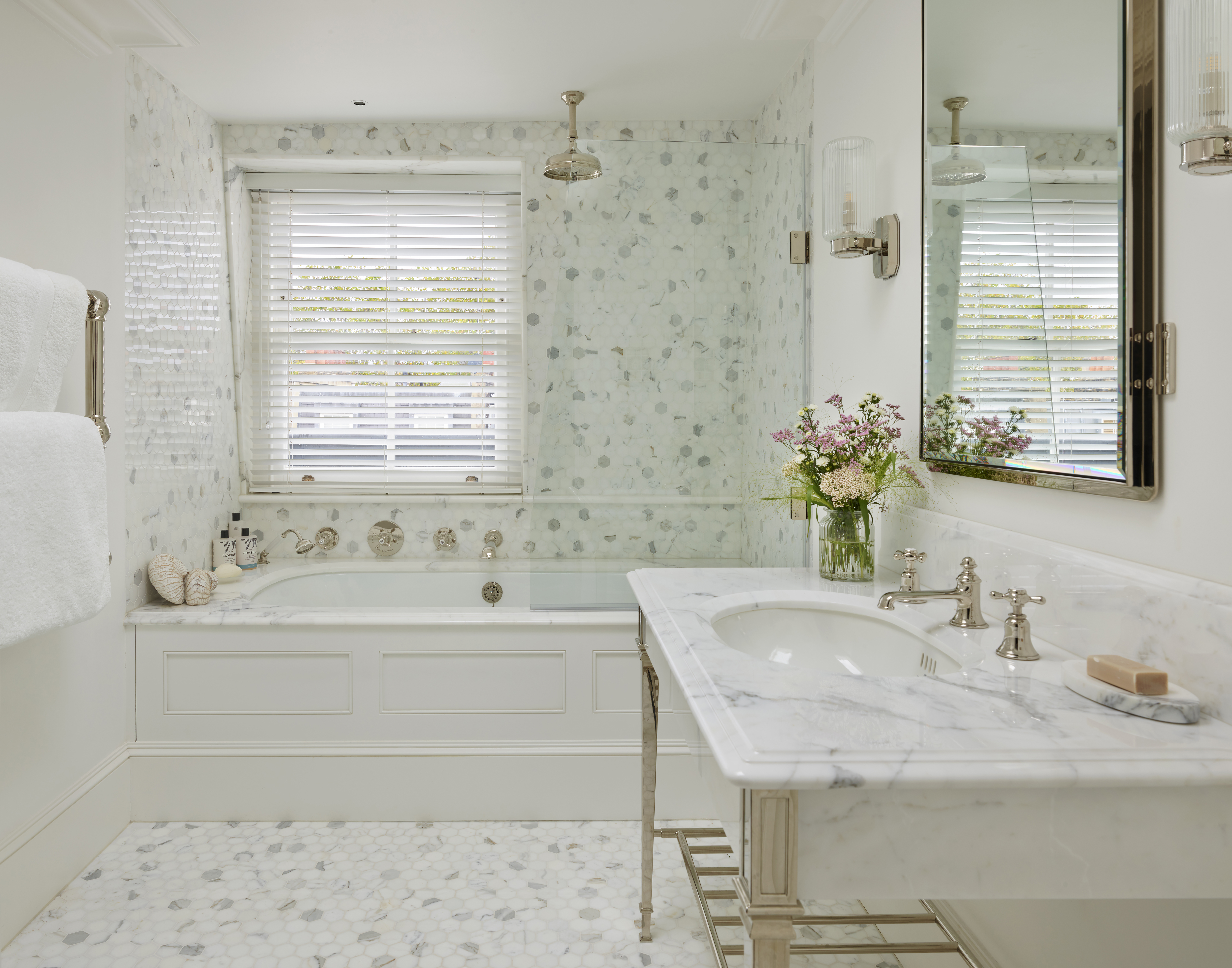 white bathroom floor tiles texture