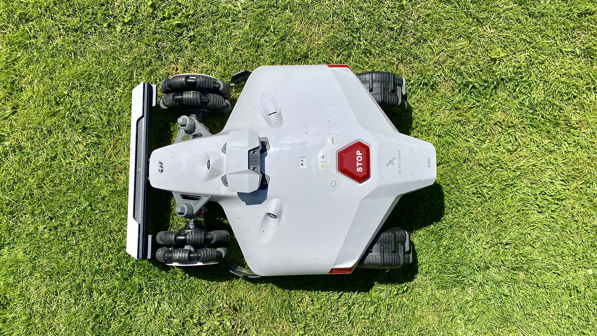 Mammotion LUBA 2 AWD robot lawn mower