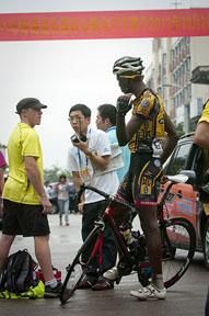 South African rider Stanley Namanyana (MTN Qhubeka) towers over most people on the tour.