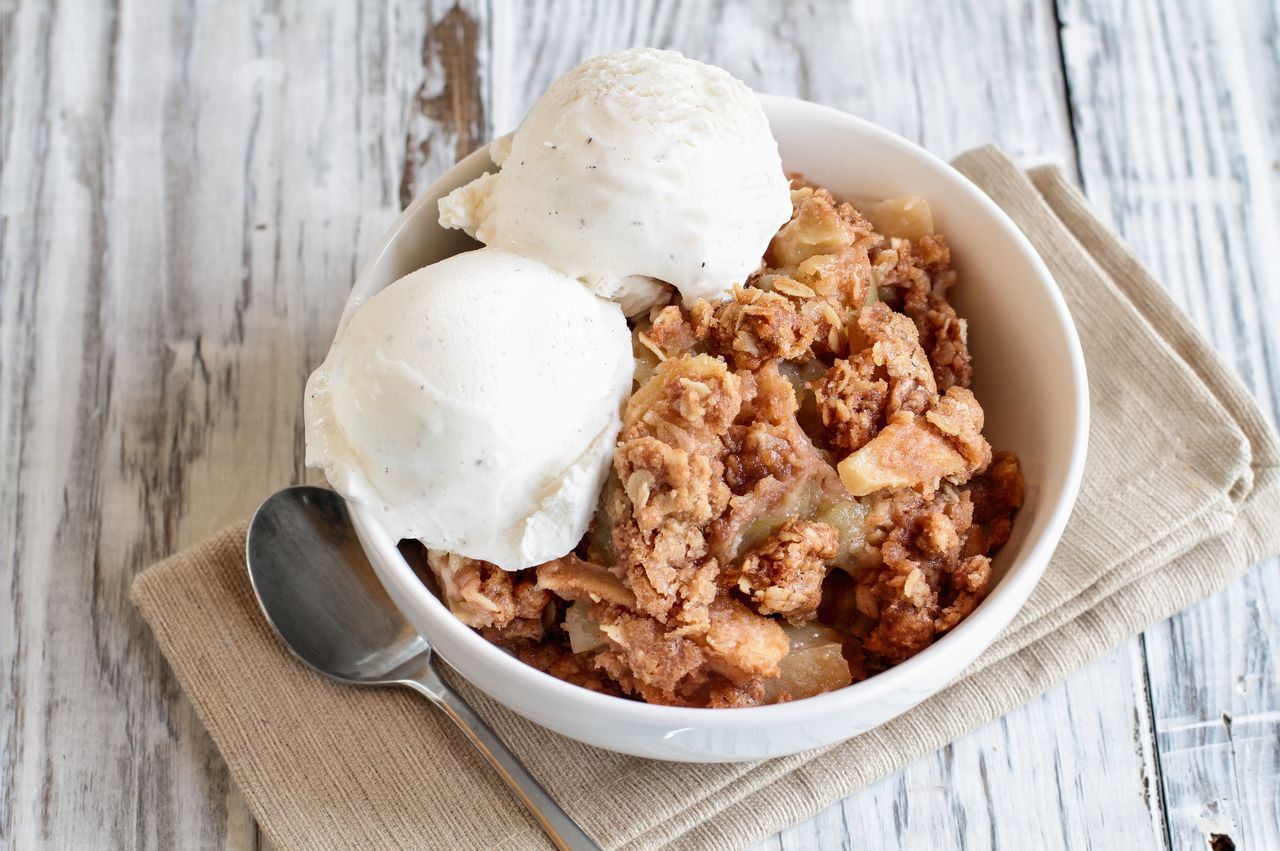 Vegan apple crumble