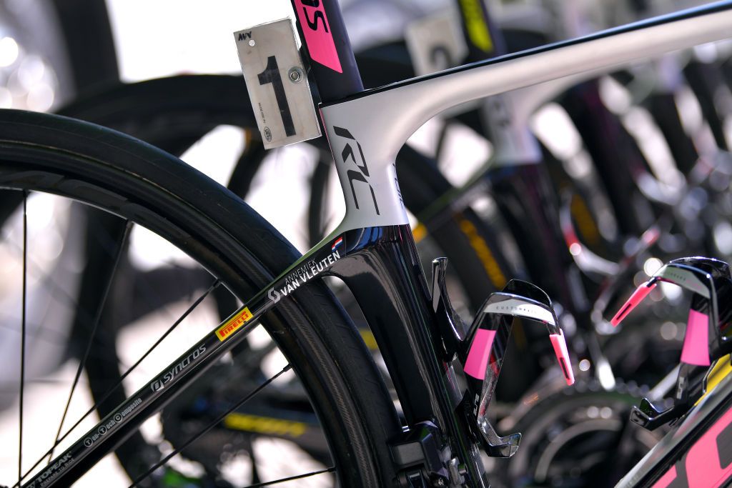 Annemiek van Vleuten's Scott Foil RC with the number 1