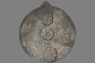 A copper alloy astrolabe found in a shipwreck in Oman dates to between 1496 and 1501, making it the oldest mariner's astrolabe ever discovered.
