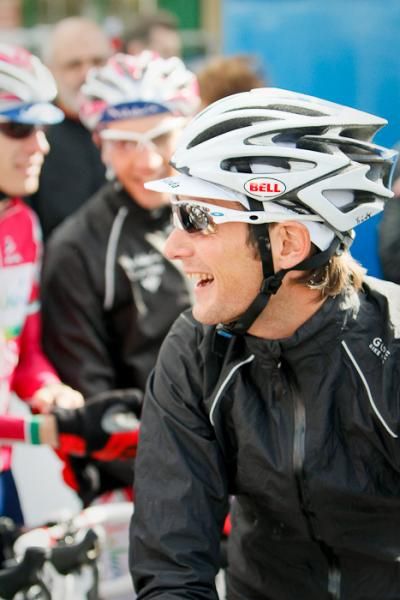 Frank Schleck (Saxo Bank) joking with teammates at the start.
