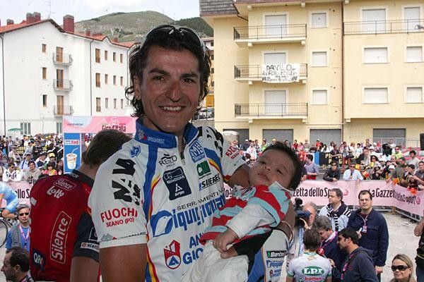 Raffaele Illiano (Serramenti PVC Diquigiovanni-Androni Giocattoli) with his son who is not into bike racing &ndash; yet.