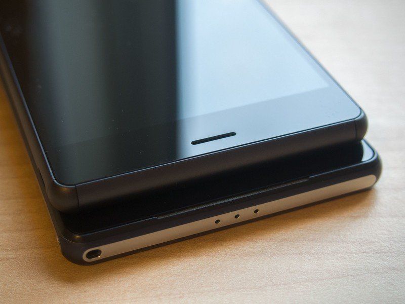 Xperia Z3 top, Xperia Z2 bottom