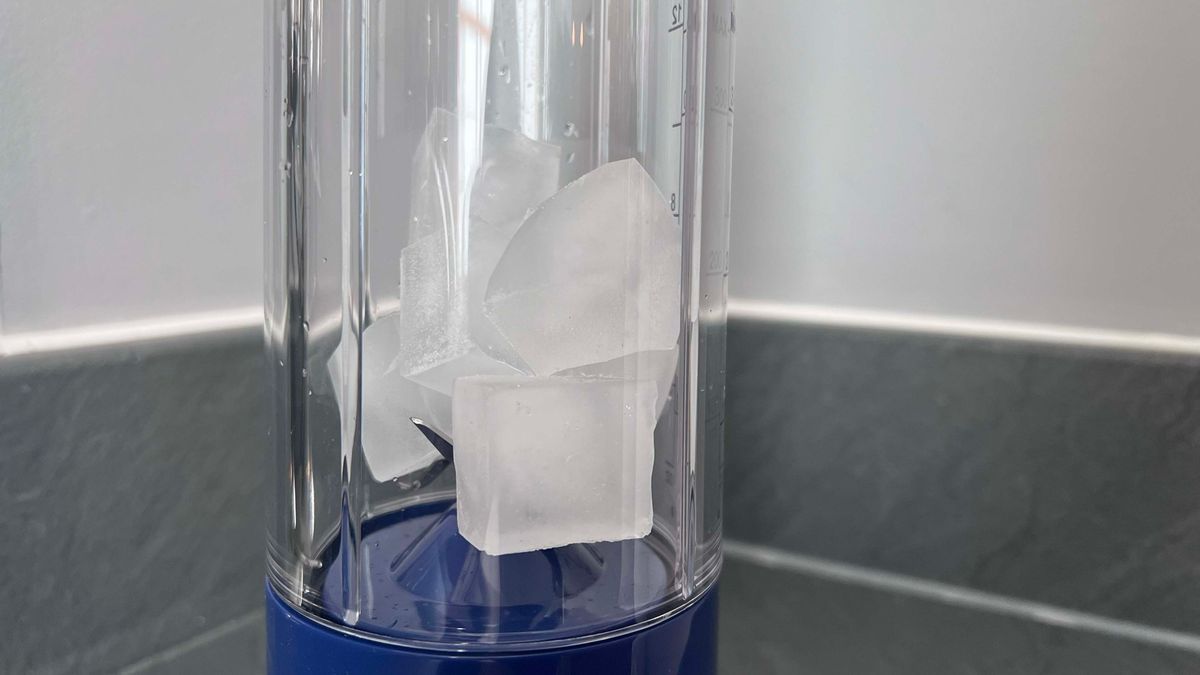 Ice cubes in the Nutribullet Magic Bullet portable blender