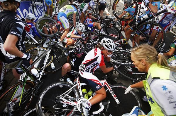A huge crash occurred in the latter part of the second lap in the women's road Worlds.
