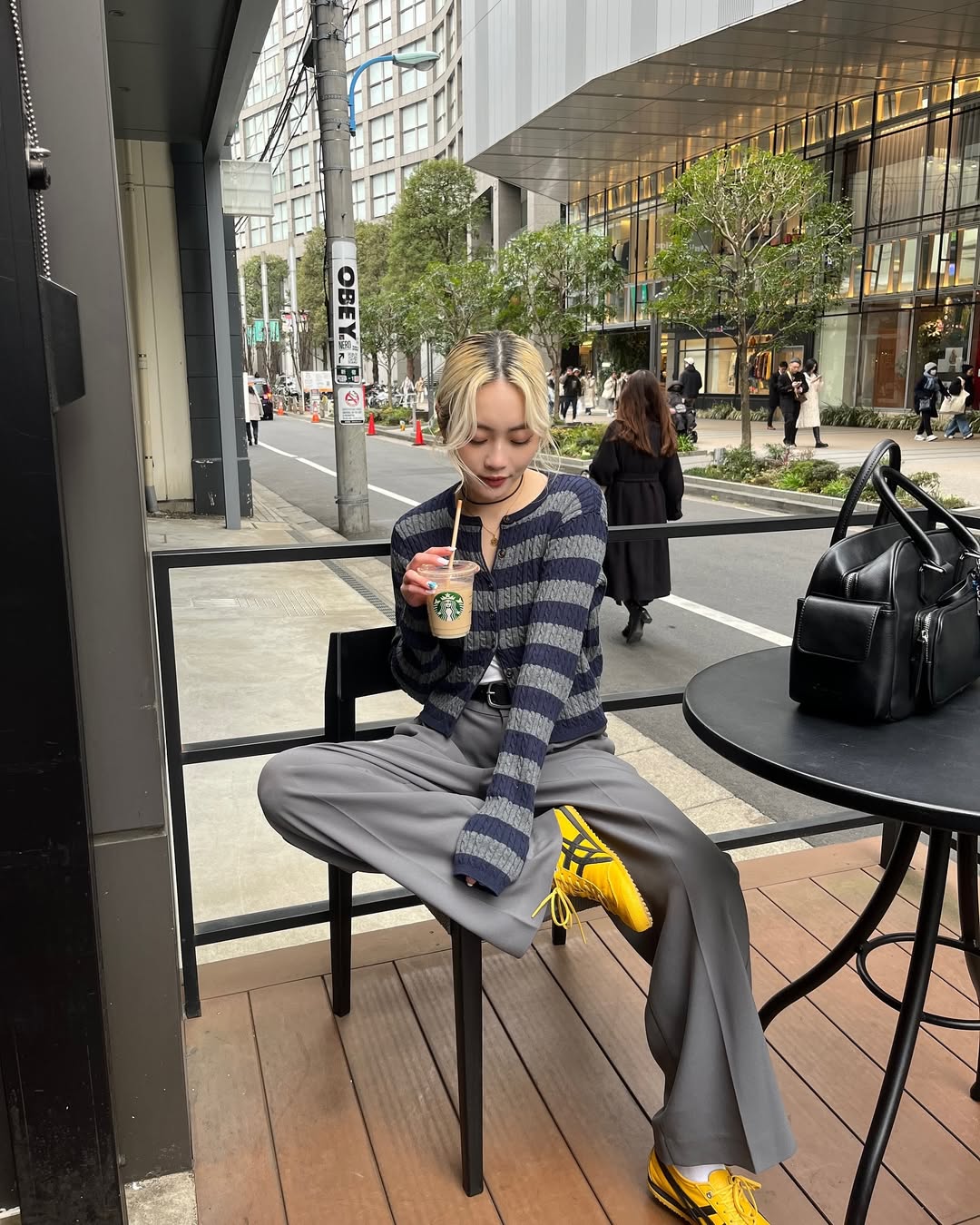 Influencer Reina wearing yellow trainers.