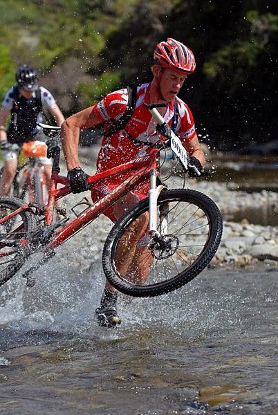 Clinton Avery winning the 2007 Karapoti classic