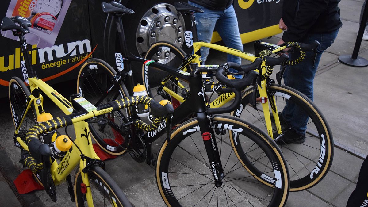 Niki Terpstra raced aboard a black Wilier Cento 10 Pro while his Direct Energie teammates were aboard yellow framesets