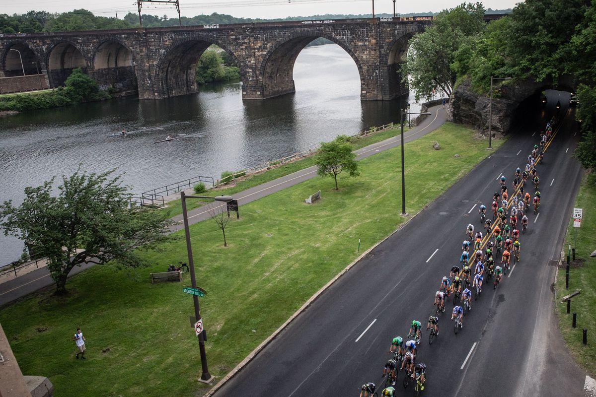 The peloton parallels the river leading into Philly