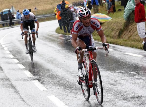 Ryder Hesjedal (Garmin-Cervelo) bridges to Mikhail Ignatyev (Katusha).
