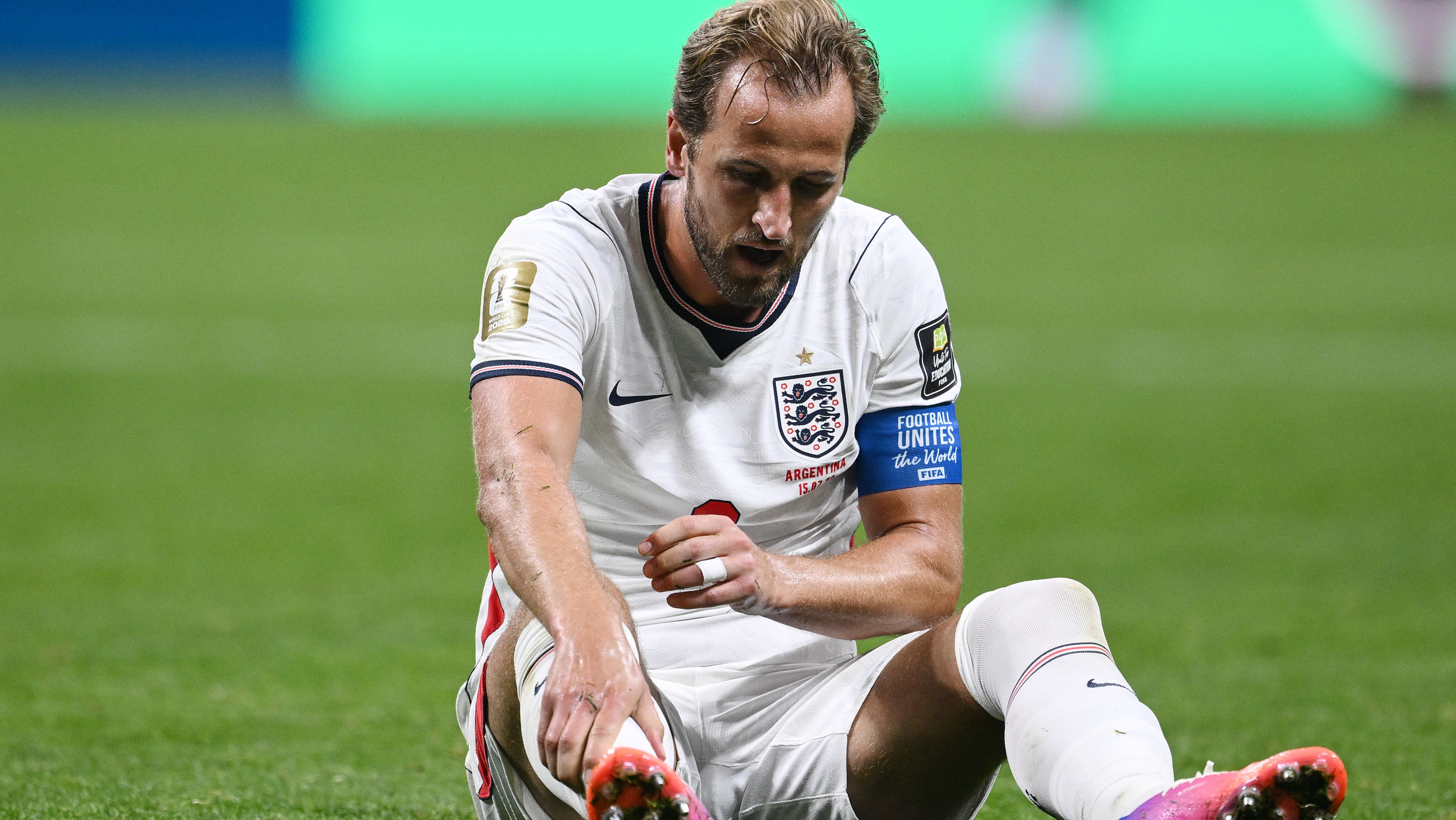 England captain Harry Kane sits on the floor during the World Cup 2026 semi-final defeat against Argentina