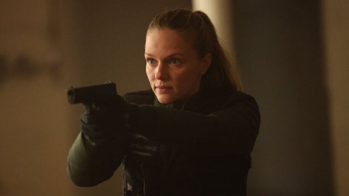 Tracy Spiridakos as Hailey Upton holding a gun in the Season 11 finale of Chicago P.D.