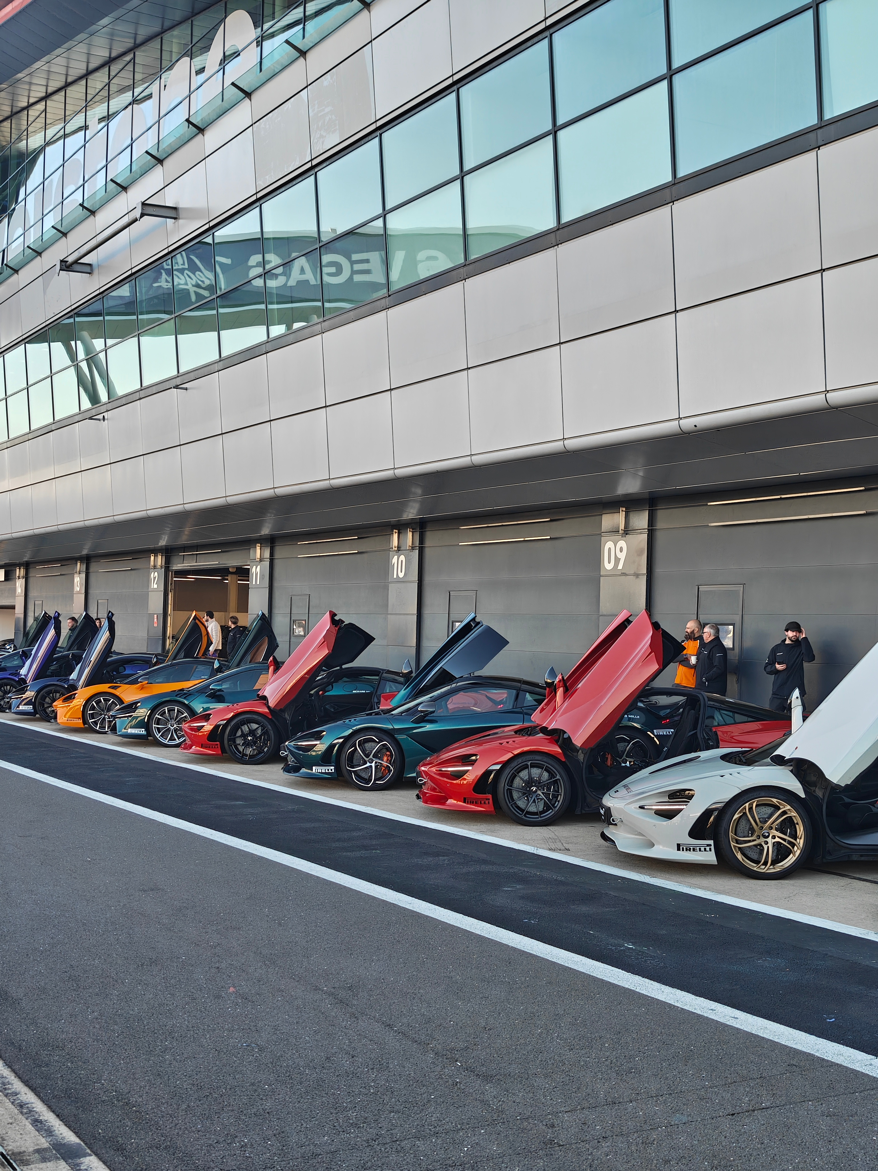 Owners&#039; cars line up at the McLaren Pure Silverstone event