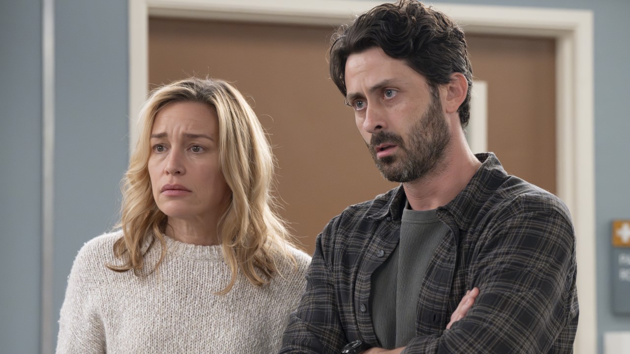 Piper Perabo and Andy Bean on Grey's Anatomy Season 21.