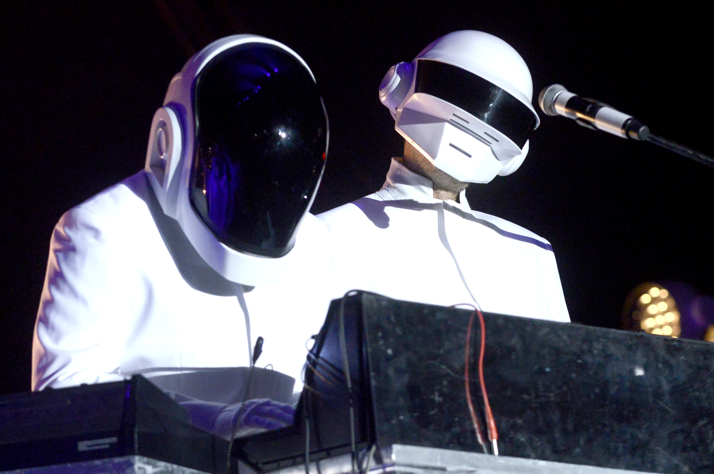 costume - daft punk