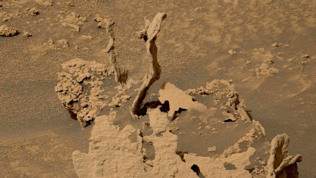 Estas extrañas rocas marcianas son probablemente el resultado de antiguas erosiones y fracturas.