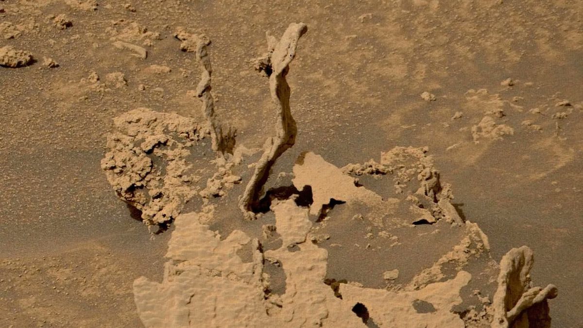 &#039;Spikes&#039; spotted by the Curiosity rover on May 17, 2022.