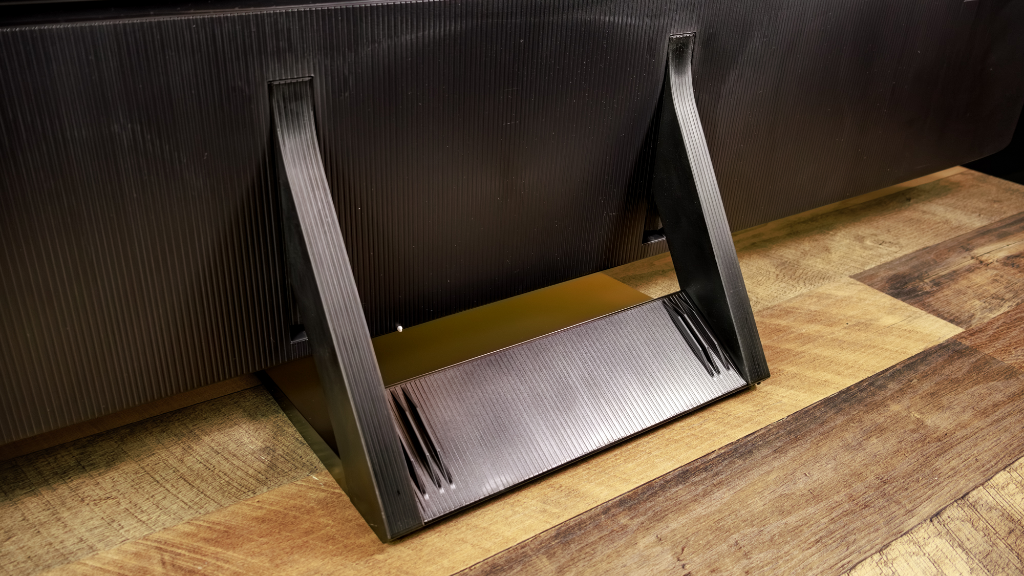 Samsung NEO QLED QN70F TV on a table