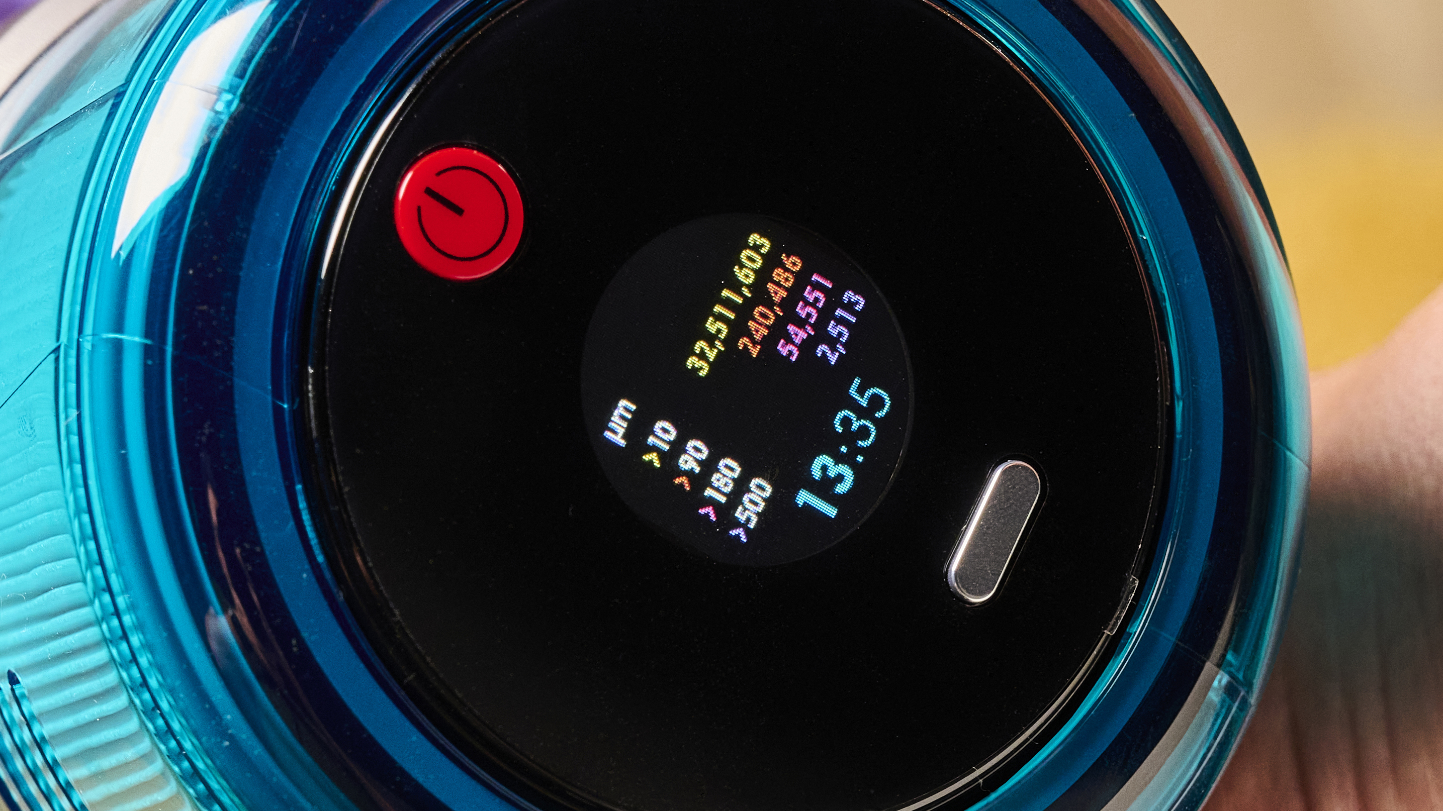 Close up of info screen on Gen5detect vacuum showing summary of particles sucked up