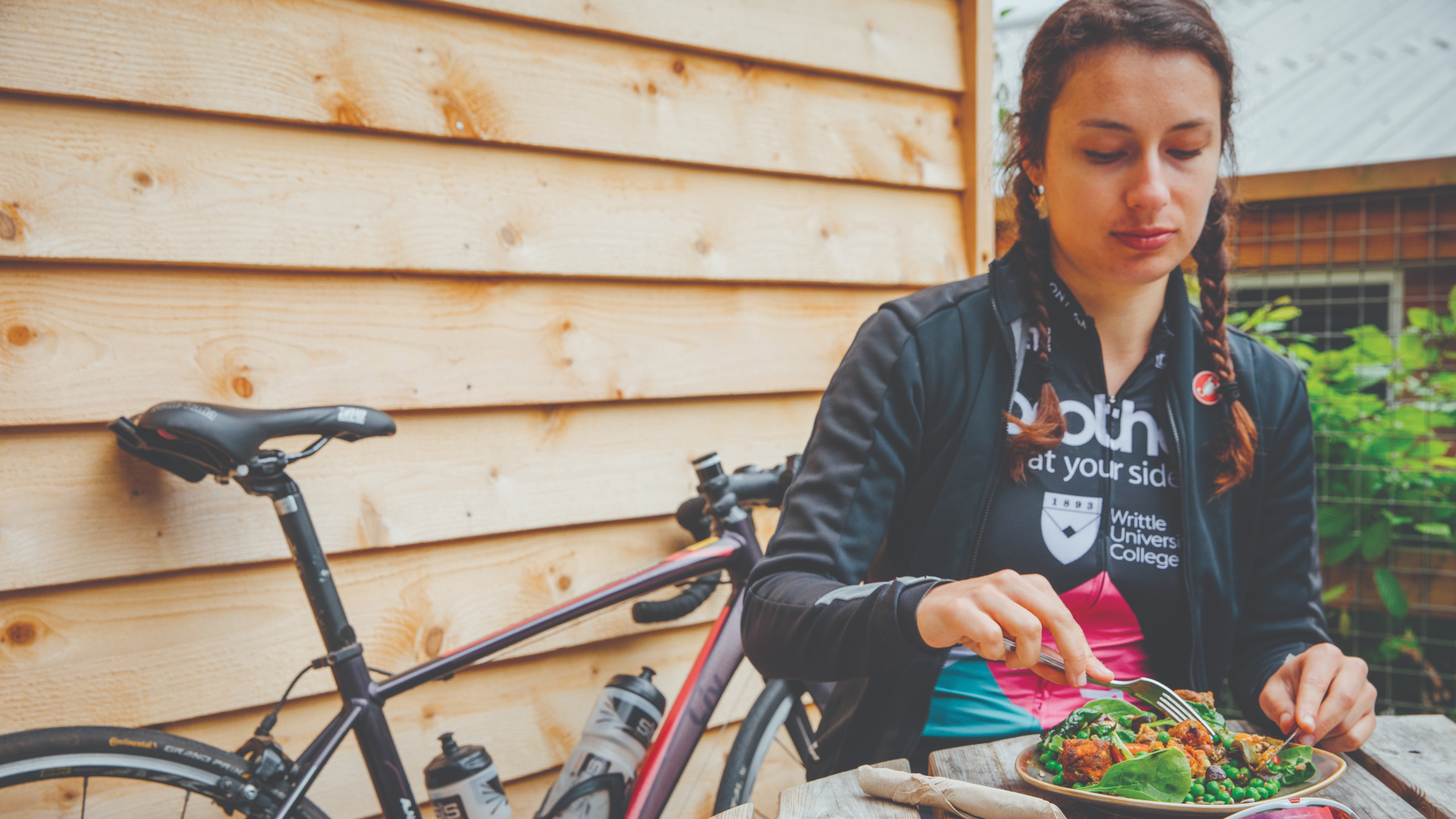 What is the best way to calculate your calorie intake during a cycling ride? 