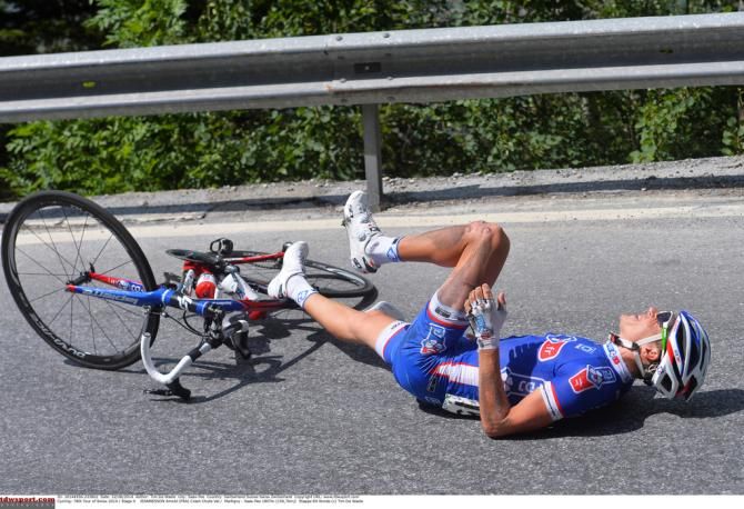 Arnold Jeannesson (FDJ) hits the deck