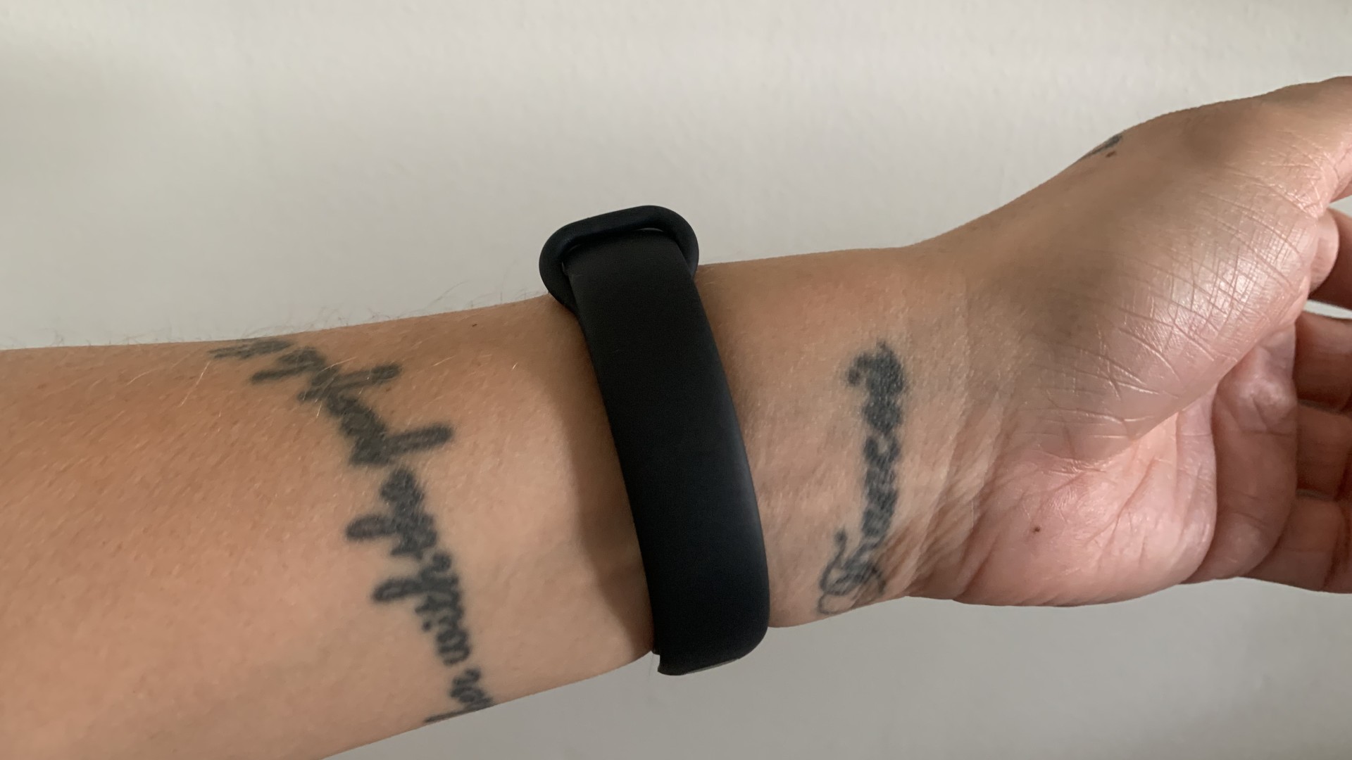 Best fitness trackers: Xiaomi Smart Band 7 image of the clasp on the back of the wrist