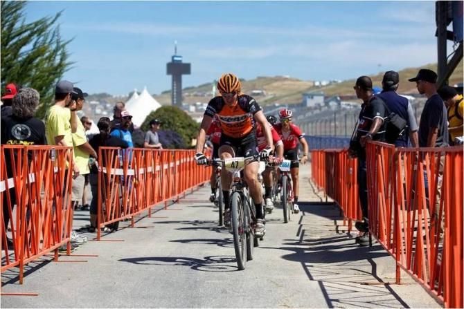 Perennial favorite Barry Wicks (Kona) coming down the stretch