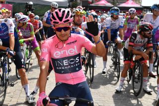 Richard Carapaz sports a blue wristband supporting banned Gazprom-Rusvelo riders at the Giro d'Italia