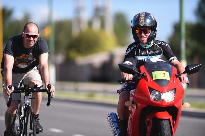 Mark Cavendish gets some time on a different kind of bike.