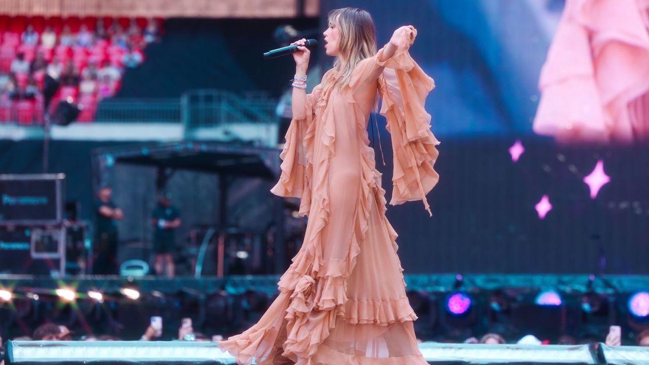 LONDON, ENGLAND - AUGUST 17: EDITORIAL USE ONLY. NO BOOK COVERS. Suki Waterhouse performs as the opening act for during &quot;Taylor Swift | The Eras Tour&quot; - London, UK - Night 3 at Wembley Stadium on August 17, 2024 in London, England. (Photo by TAS2024/Getty Images)