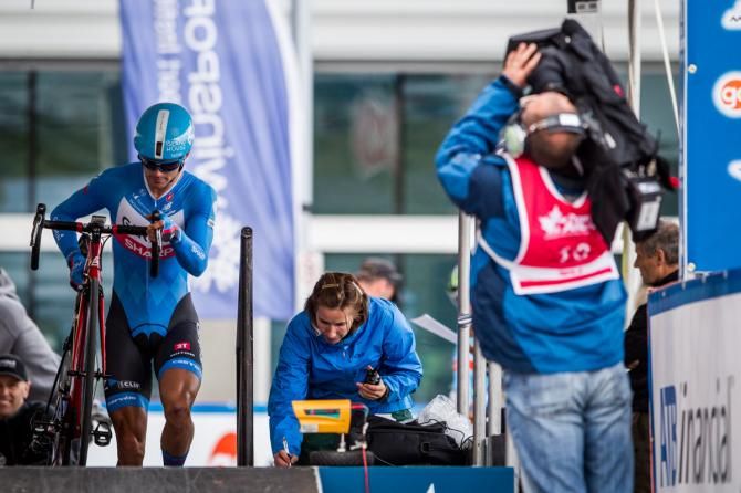 Steele Von Hoff (Garmin-Sharp) brings his bike to the start ramp