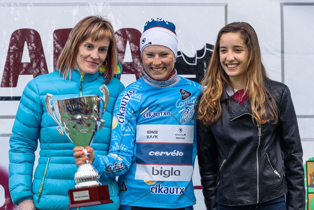 Lotta Lepist&Atilde;&para; retains the blue jersey