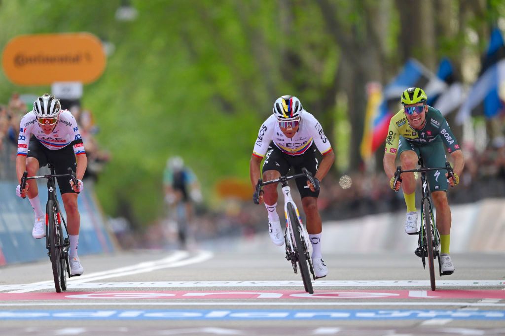 TORINO, ITALY - MAY 04: (L-R) Tadej Pogacar of Slovenia and UAE Team Emirates, stage winner Jhonatan Narvaez of Ecuador and Team INEOS Grenadiers and Maximilian of Schachmann and Team BORA - hansgrohe sprint at finish line during the 107th Giro d'Italia 2024, Stage 1 a 140km stage from Venaria Reale to Torino / #UCIWT / on May 04, 2024 in Torino, Italy. (Photo by Tim de Waele/Getty Images)