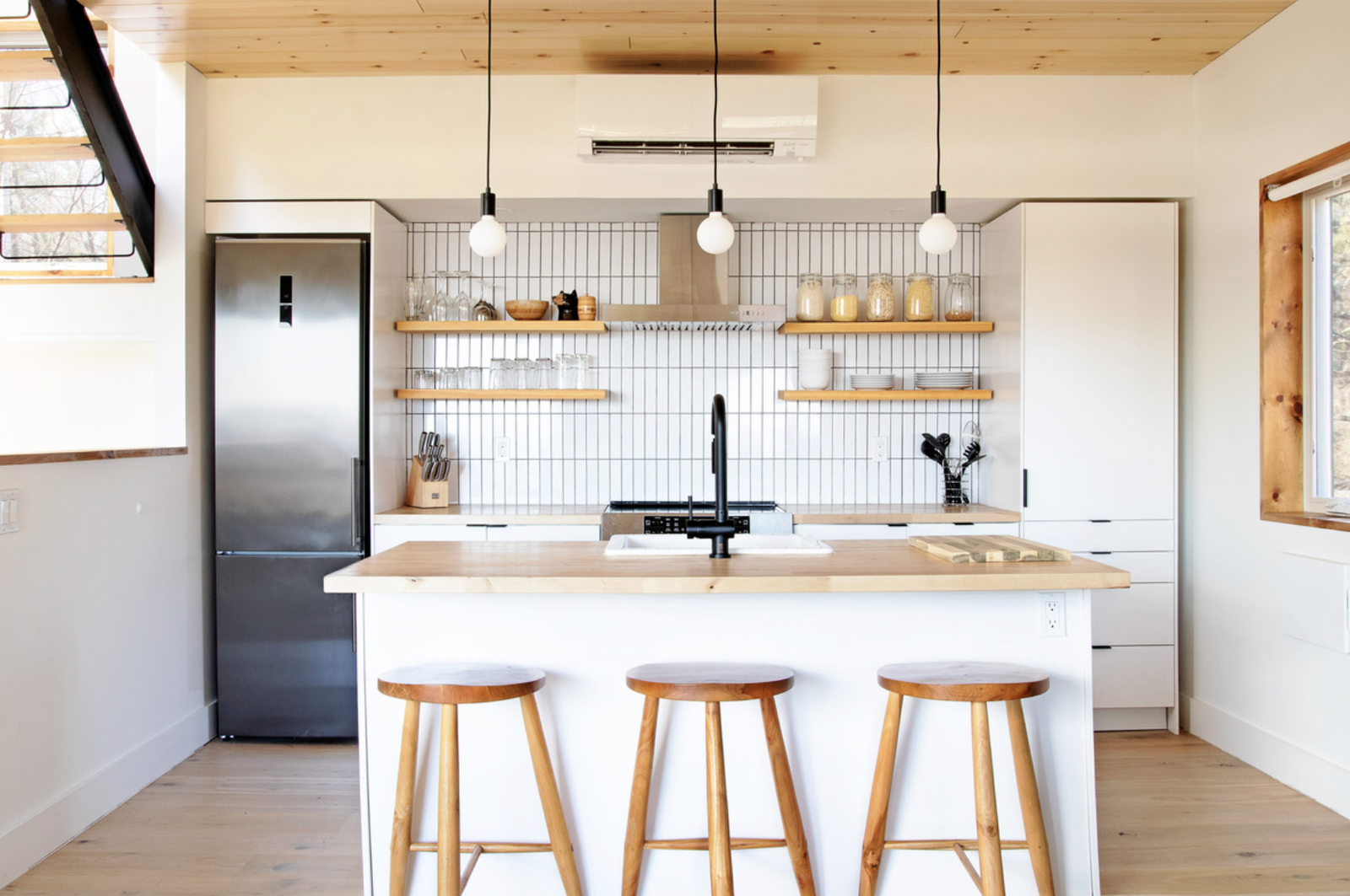Where to Position Kitchen Appliances for a More Seamless Flow | Livingetc