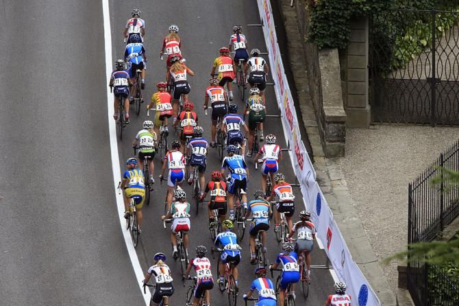 The junior women's peloton