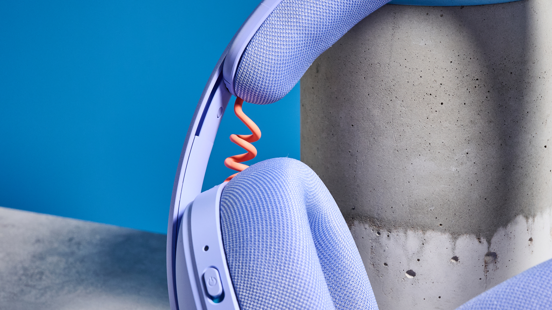 A lilac Logitech G325 Lightspeed wireless gaming headset