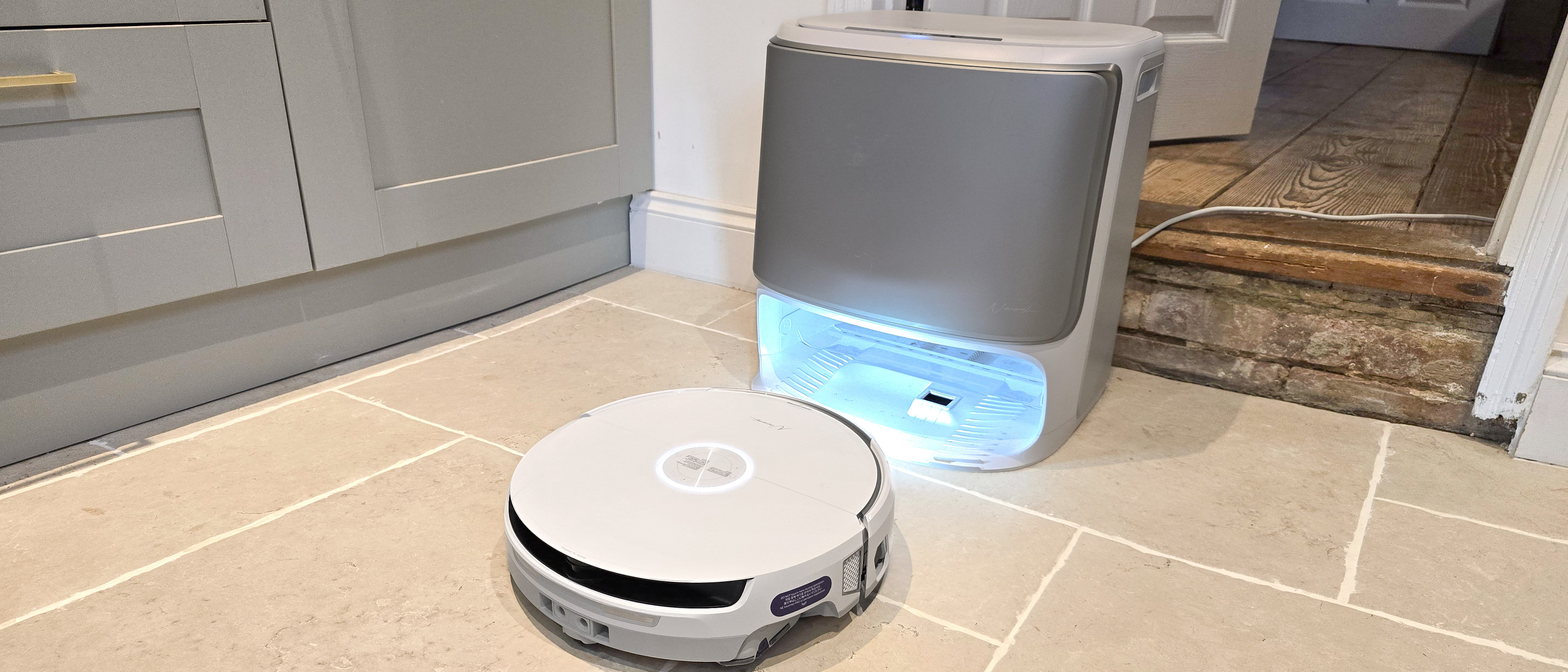 Narwal Flow robot vacuum review
