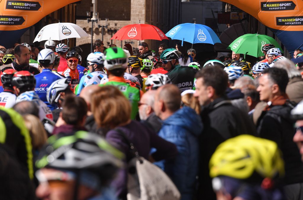 A colourful start to stage 5