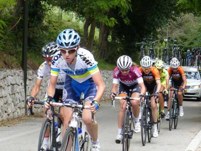 The race had split into many groups