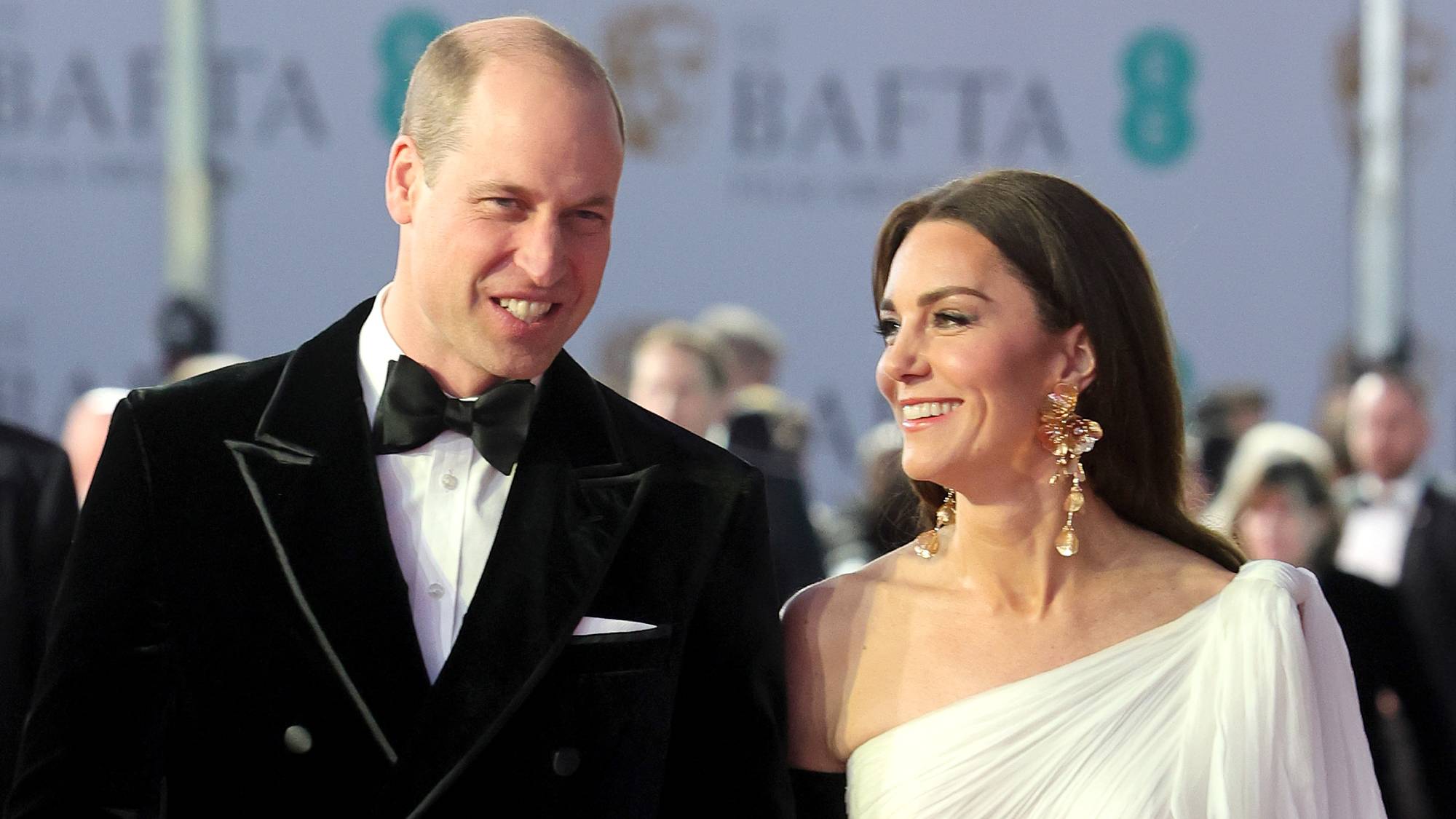William and Kate's surprisingly flirty Baftas moment is going viral ...