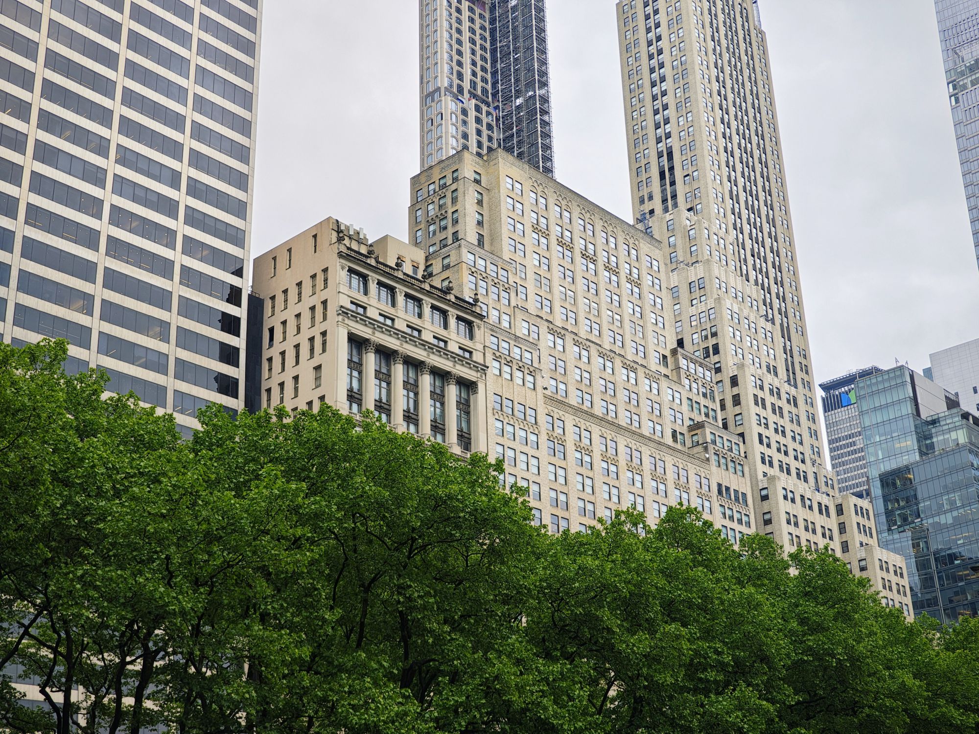 Motorola Razr Plus 2024 zoom sample.